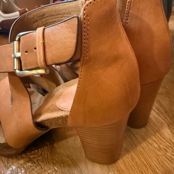 Sofft Tan Strappy Heel Sandals never worn - Picture 6 of 8